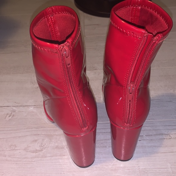 ❤️ Aldo Bootie heels in red vinyl style - Picture 5 of 7